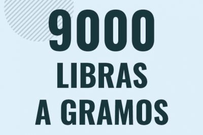 Profesor en pizarra explicando cuanto es 9000 libras en gramos o como pasar de 9000 lb a g