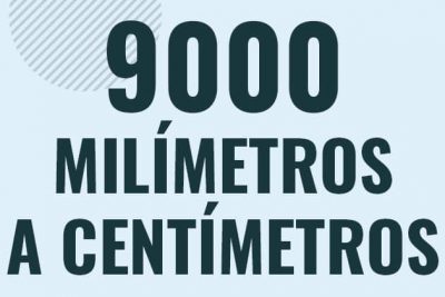 Profesor en pizarra explicando cuanto es 9000 milimetros en centimetros o como pasar de 9000 mm a cm
