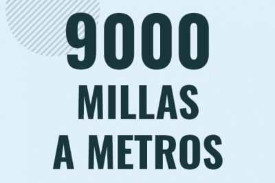 Profesor en pizarra explicando cuanto es 9000 millas en metros o como pasar de 9000 mi a m