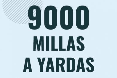 Profesor en pizarra explicando cuanto es 9000 millas en yardas o como pasar de 9000 mi a yd