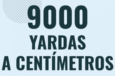 Profesor en pizarra explicando cuanto es 9000 yardas en centimetros o como pasar de 9000 yd a cm