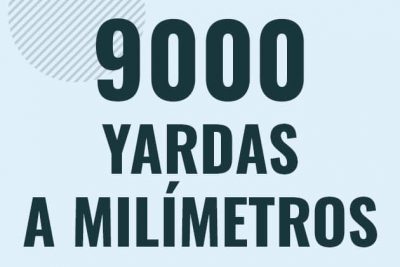 Profesor en pizarra explicando cuanto es 9000 yardas en milimetros o como pasar de 9000 yd a mm