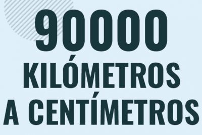 Profesor en pizarra explicando cuanto es 90000 kilometros en centimetros o como pasar de 90000 km a cm