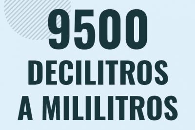 Profesor en pizarra explicando cuanto es 9500 decilitros en mililitros o como pasar de 9500 dl a ml