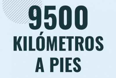 Profesor en pizarra explicando cuanto es 9500 kilometros en pies o como pasar de 9500 km a ft