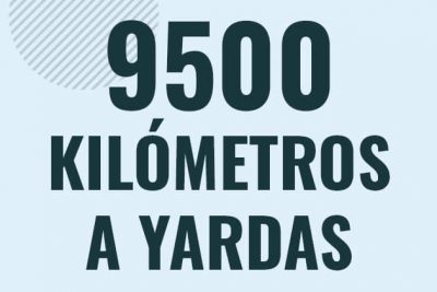 Profesor en pizarra explicando cuanto es 9500 kilometros en yardas o como pasar de 9500 km a yd