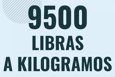 Profesor en pizarra explicando cuanto es 9500 libras en kilogramos o como pasar de 9500 lb a kg