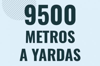 Profesor en pizarra explicando cuanto es 9500 metros en yardas o como pasar de 9500 m a yd
