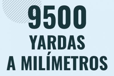 Profesor en pizarra explicando cuanto es 9500 yardas en milimetros o como pasar de 9500 yd a mm