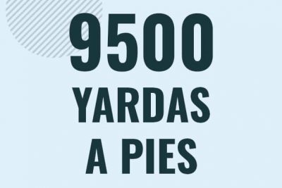Profesor en pizarra explicando cuanto es 9500 yardas en pies o como pasar de 9500 yd a ft