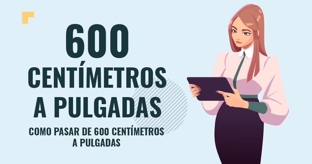 Profesor en pizarra explicando cuanto son 600 centimetros a pulgadas